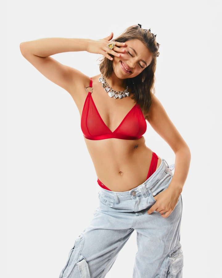 Czerwony biustonosz z transparentnej siateczki